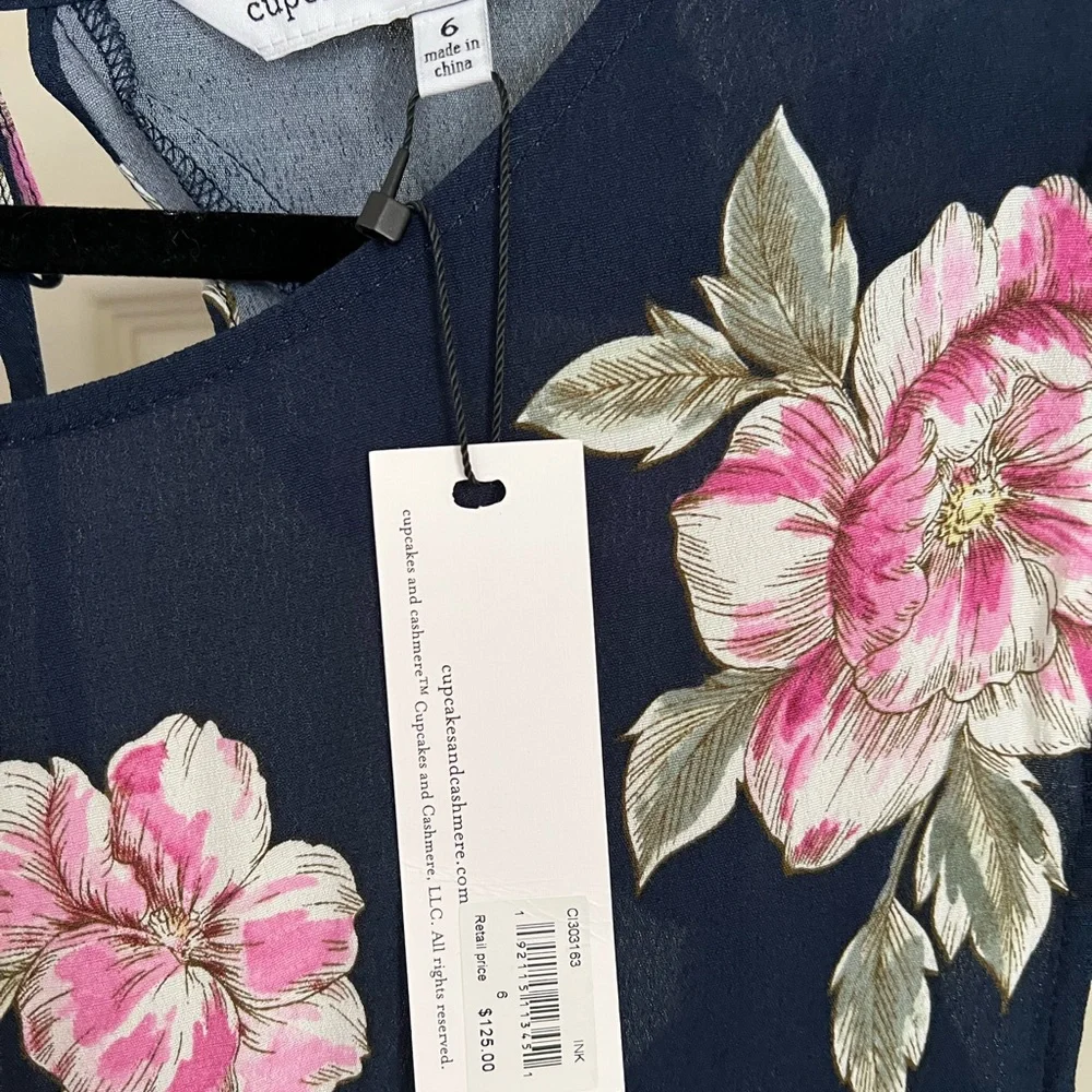Cupcakes & Cashmere Floral Navy backless Romper NWT - Picture 4 of 9